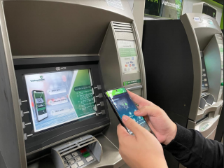 Rút tiền mặt bằng mã QR trên máy ATM tại ngân hàng Vietcombank